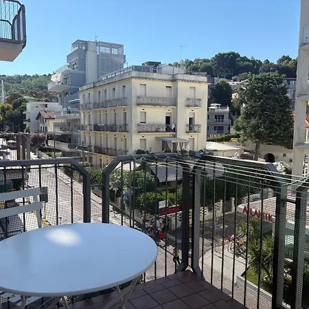 - A 4 Minuti Dal Mare Con Vista شقة غابيتّشي ماري