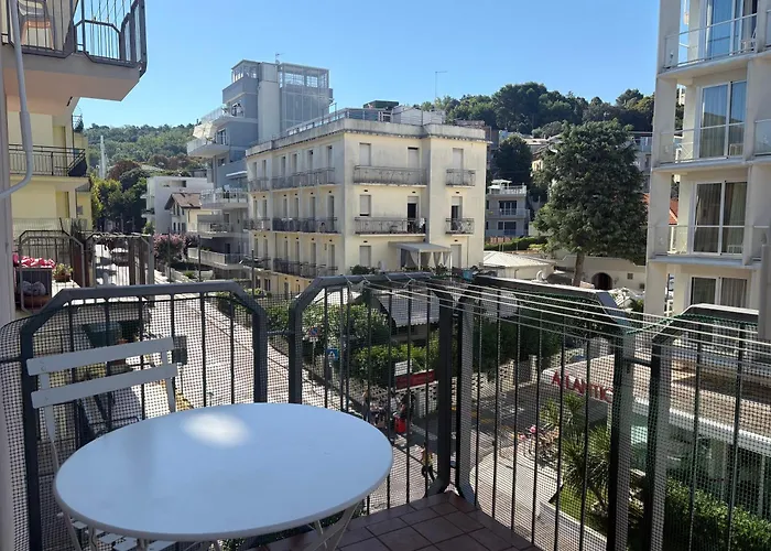 - A 4 Minuti Dal Mare Con Vista Appartamento Gabicce Mare